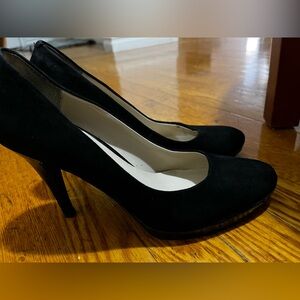 NINE WEST SUEDE PUMP - Size 9